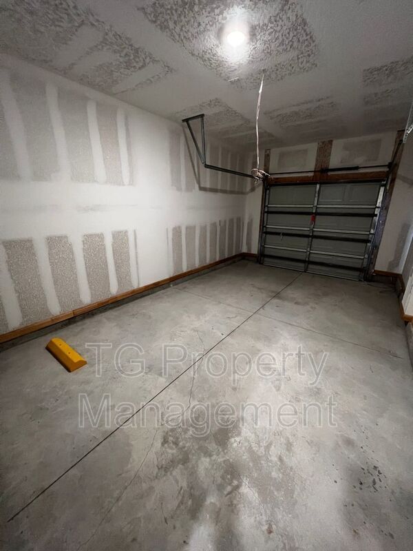 Foto del edificio - 70 Oarsman Xing Dr