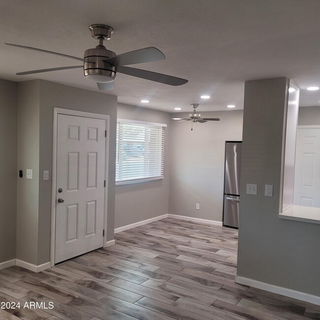 Foto del edificio - 9622 W Cinnabar Ave