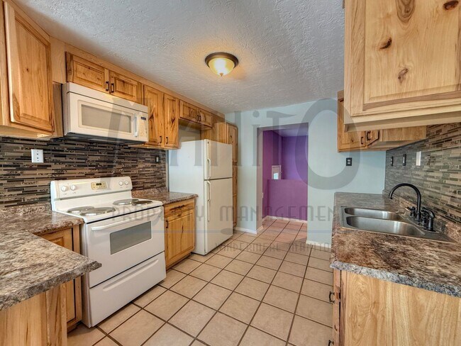 Foto del edificio - Spacious Dwight Merkel Home