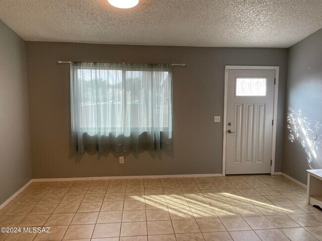 Foto del edificio - 1744 W Ransom Oaks Dr