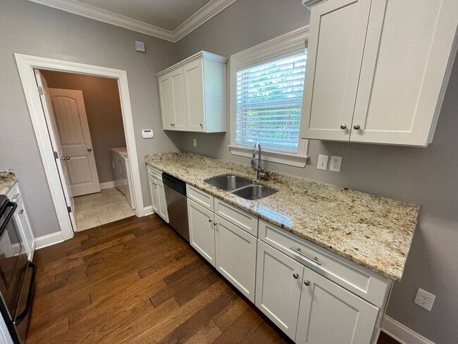 Building Photo - 4BR/4.5BA Stand Alone Unit For Rent
