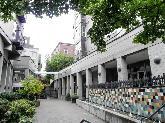 Foto del edificio - 1420 E Pine St