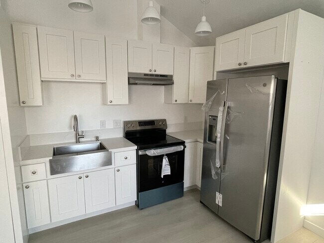 Foto del edificio - 225 1/2 W 56th St
