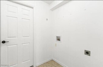 Building Photo - 306 Shadow Lakes Dr