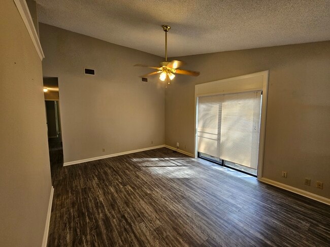 Building Photo - 108 E Lakemont Dr