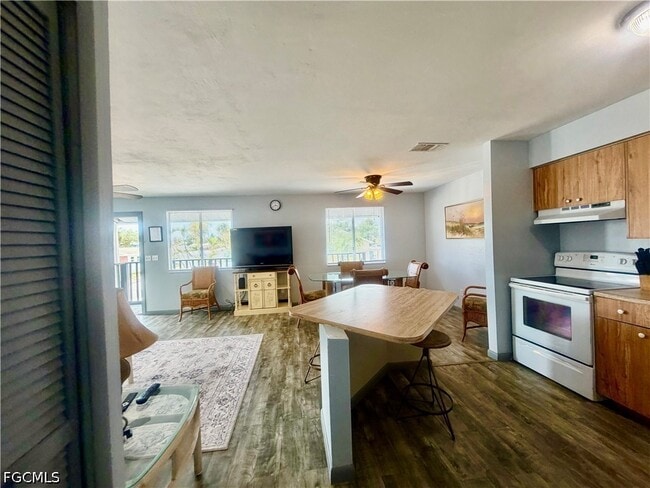 Building Photo - 200 Mid Island Dr