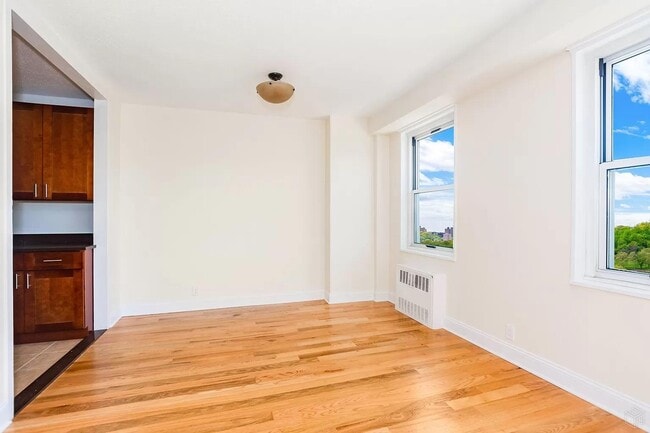 Foto del edificio - 2400 Johnson Ave