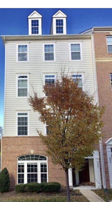 Primary Photo - 2537 Eastbourne Dr