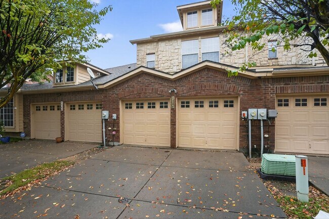 Foto del edificio - Charming 3BR Townhouse in Grand Prairie