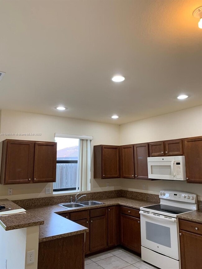 Building Photo - 23762 SW 118th Ave