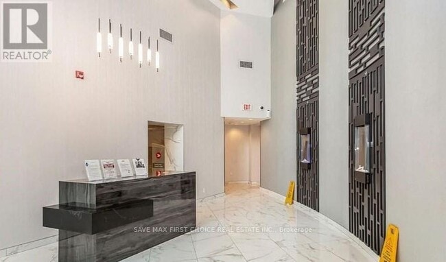 Building Photo - 80 Absolute Ave