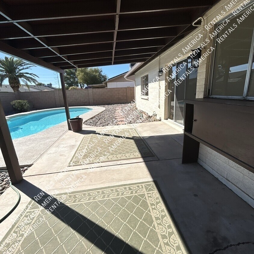 Building Photo - 1019 W Posada Ave