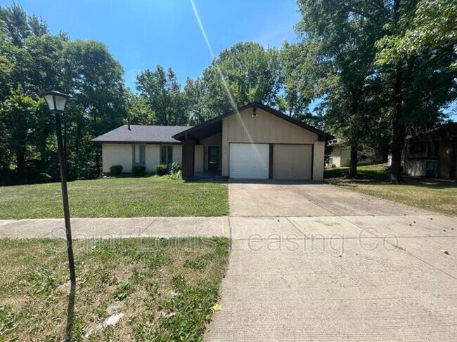 Building Photo - 1612 Forestedge Dr