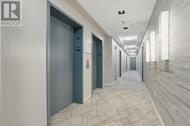 Building Photo - 4655-4655 Glen Erin Dr