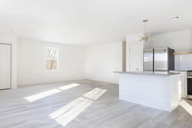Building Photo - 23 Highland Ave