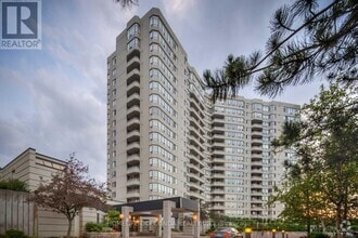 Building Photo - 160-1160 Alton Towers Cir