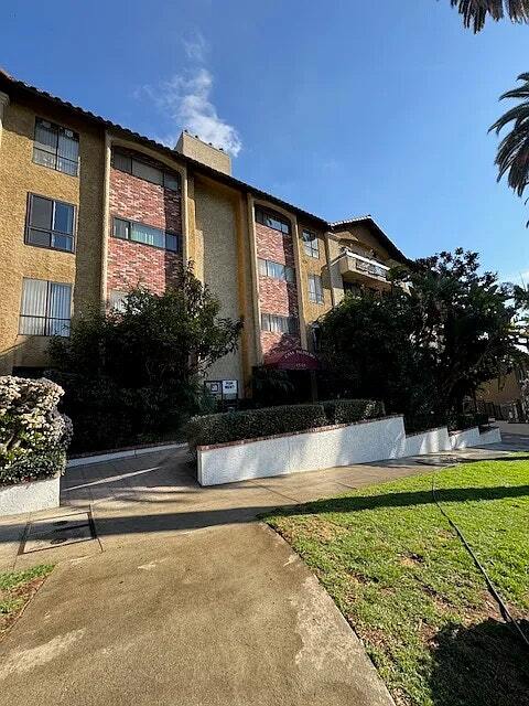 Photo - 1735 North Fuller Avenue, Unit 323