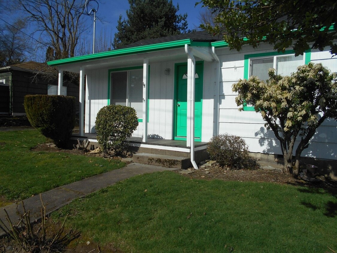 Primary Photo - Completely Remodeled Home in Vibrant Sellw...