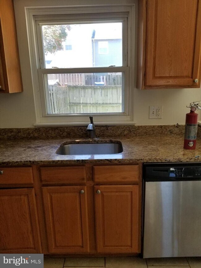 Building Photo - 4641 Whitaker Pl