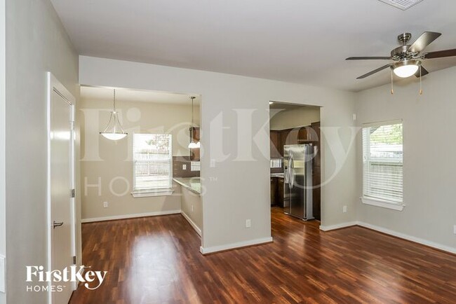 Foto del edificio - 4327 Darter St