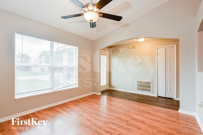 Foto del edificio - 3075 Blaine Cir