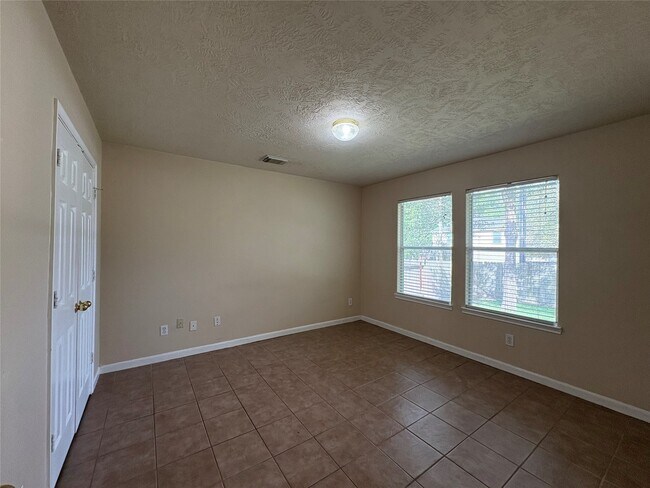 Building Photo - 14129 Broken Arrow Dr