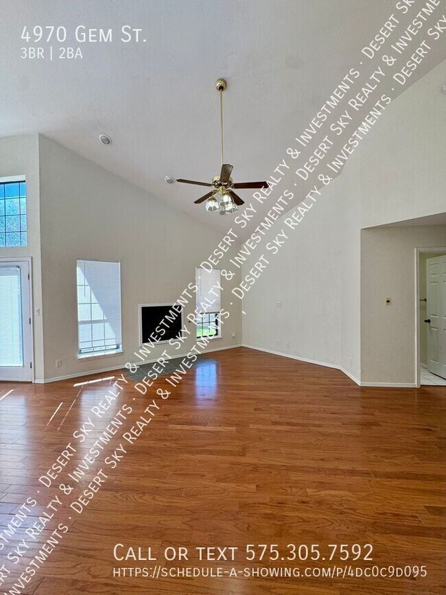 Foto del edificio - 4970 Gem St