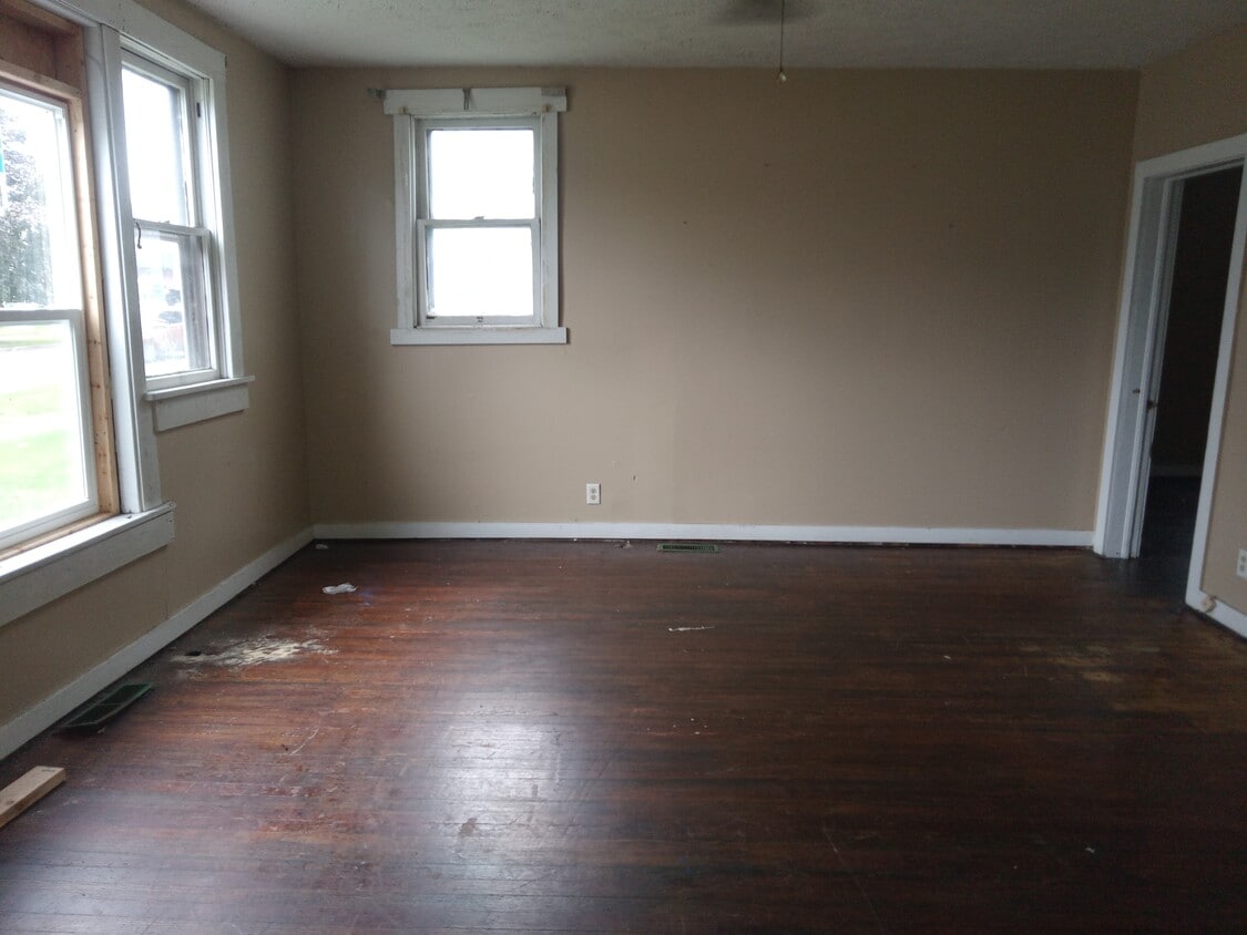 1312 W 4th St, Marion, IN 46952 House Rental in Marion, IN