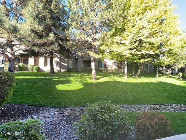 Foto del edificio - 900 S Meadows Pkwy