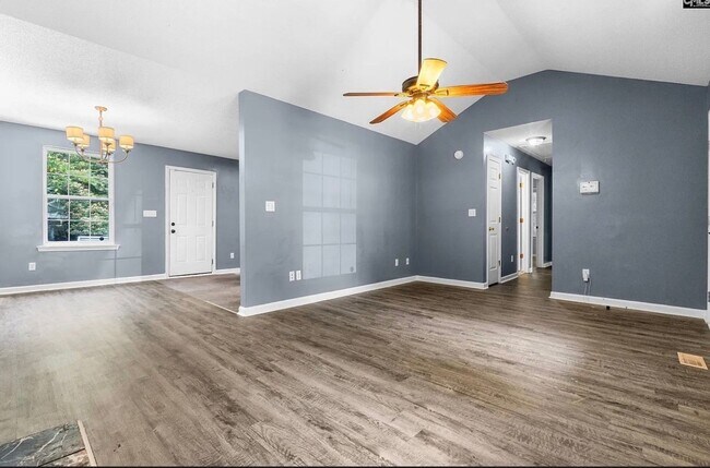 Foto del edificio - 4223 Woodridge Dr