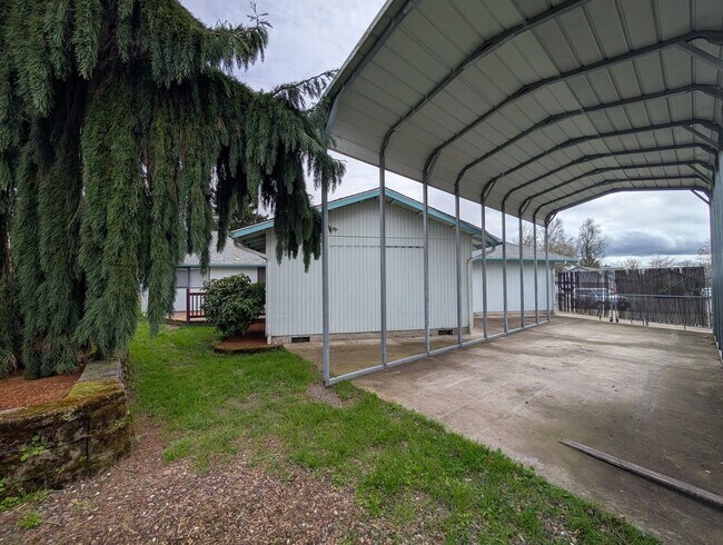 Foto del edificio - Great 4bed/2 bath home in west Eugene!