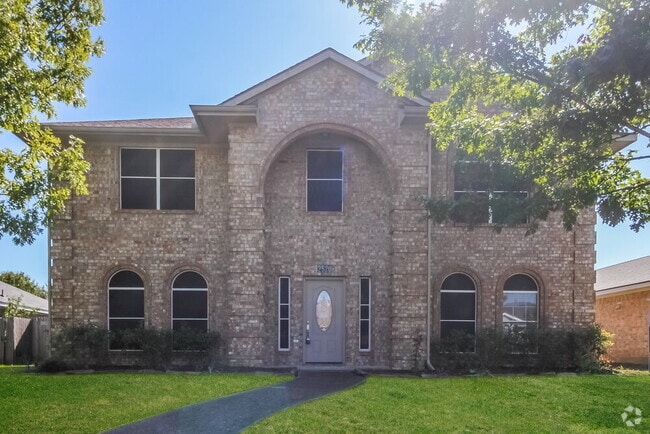 Building Photo - 2520 Buck Dr