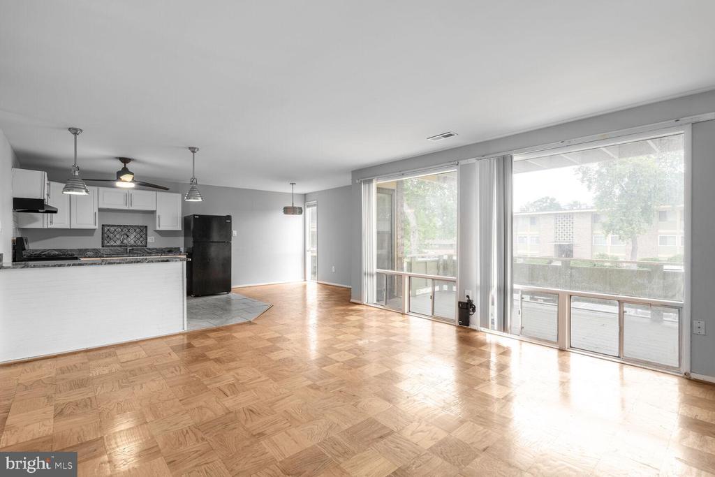 Foto del edificio - 7316 Donnell Pl