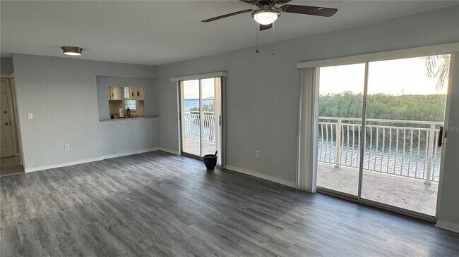 Foto del edificio - 8827 Bay Pointe Dr