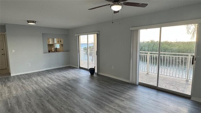 Building Photo - 8827 Bay Pointe Dr