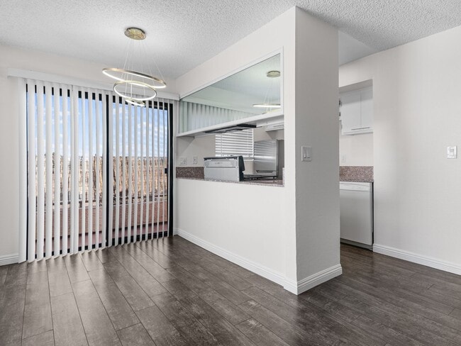 Building Photo - 1168 E 10th St