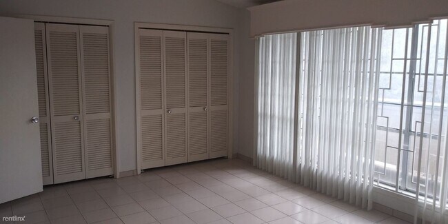 Foto del edificio - 700 Sunset Dr