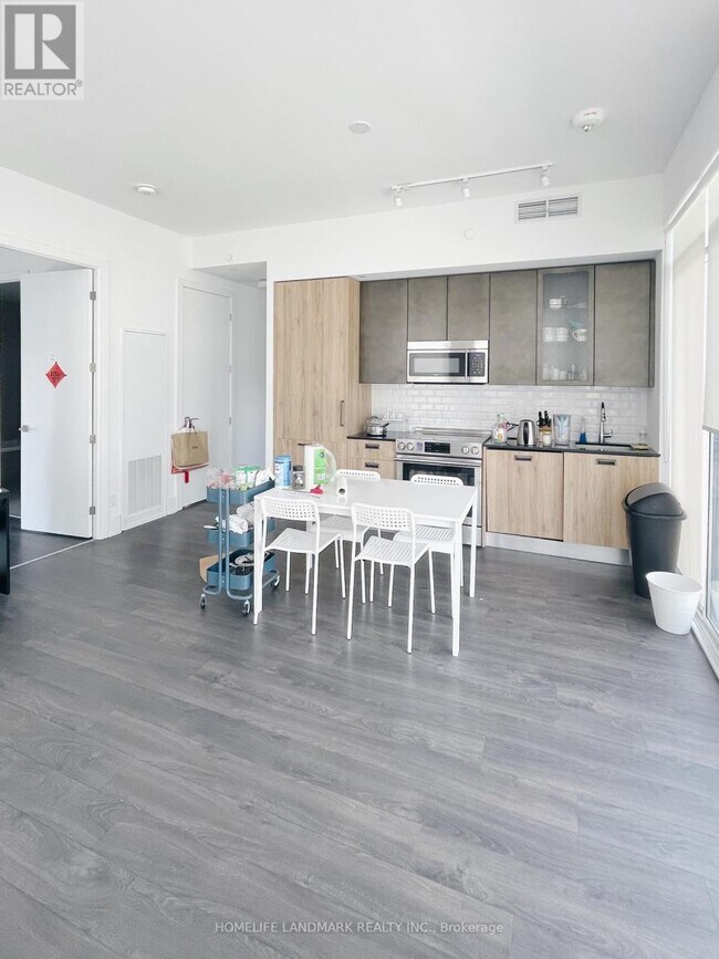 Photo du bâtiment - 28 Wellesley St E