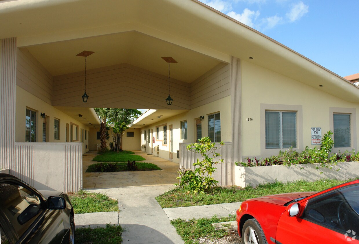 Building Photo - 1270 NE 139th St