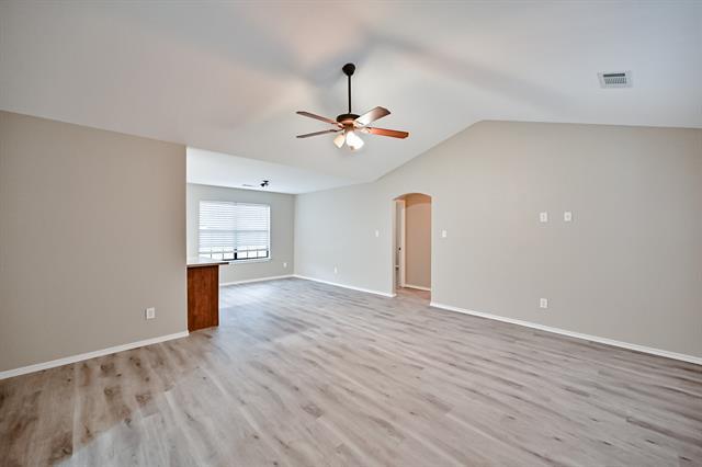 Foto del edificio - 9701 Forest Dr