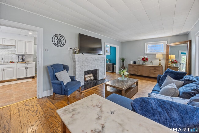 Building Photo - 19 Cumley St