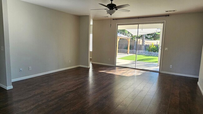 Foto del edificio - Kingsburg House for Rent