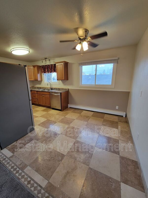 Foto del edificio - 825 N Park St