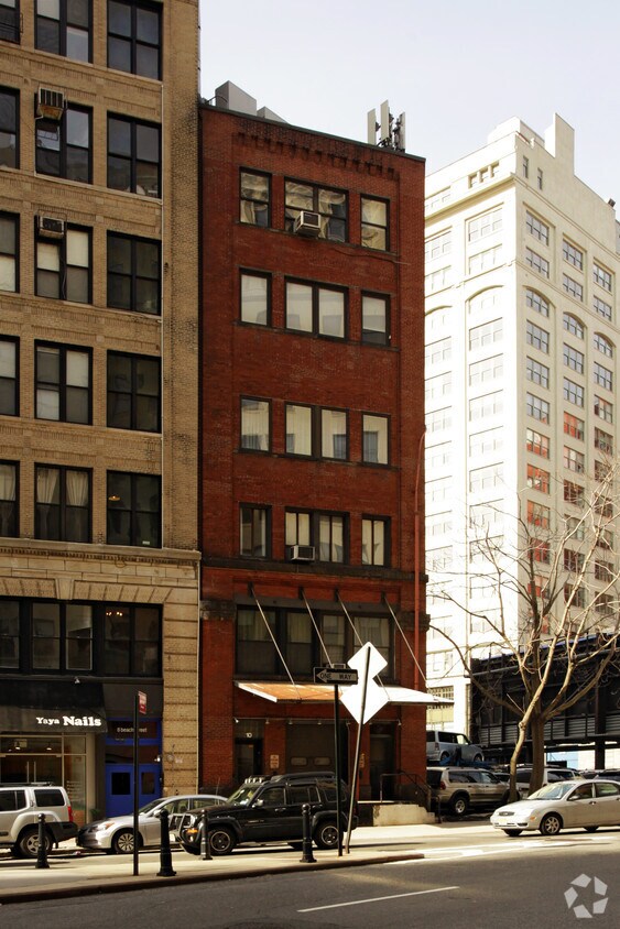 Building Photo - 10 Beach St