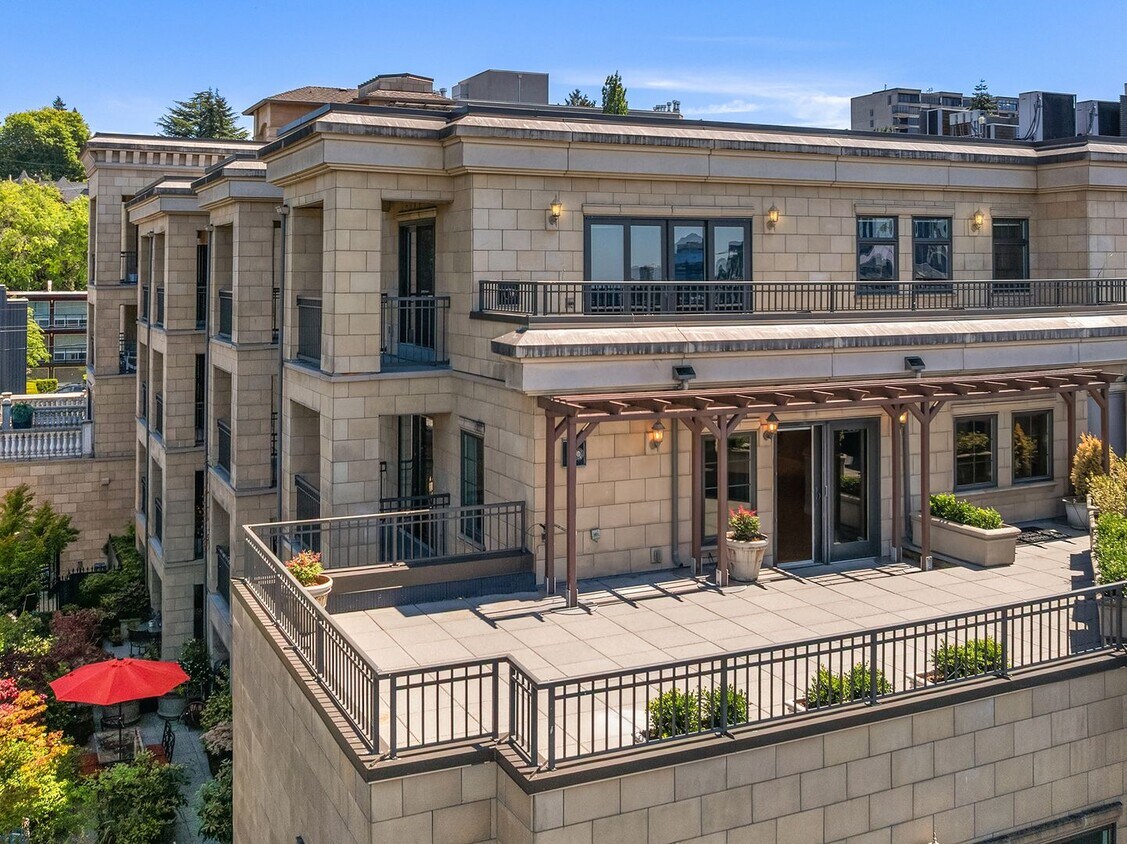Foto principal - Luxury Penthouse with 600+ Sqft Terrace & ...