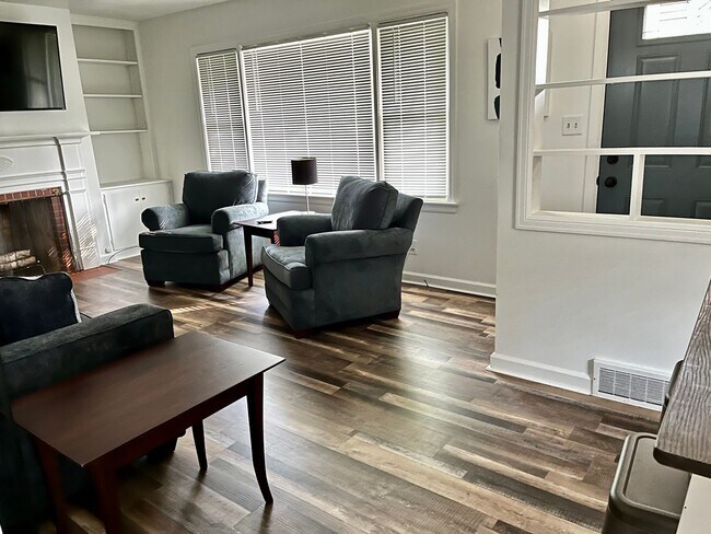 Building Photo - 1000 Hickory Hill Dr