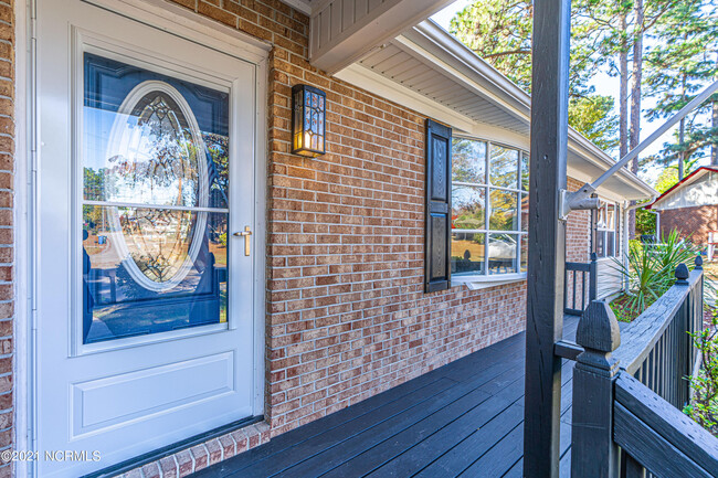 Foto del edificio - 6401 Fenwick Pl