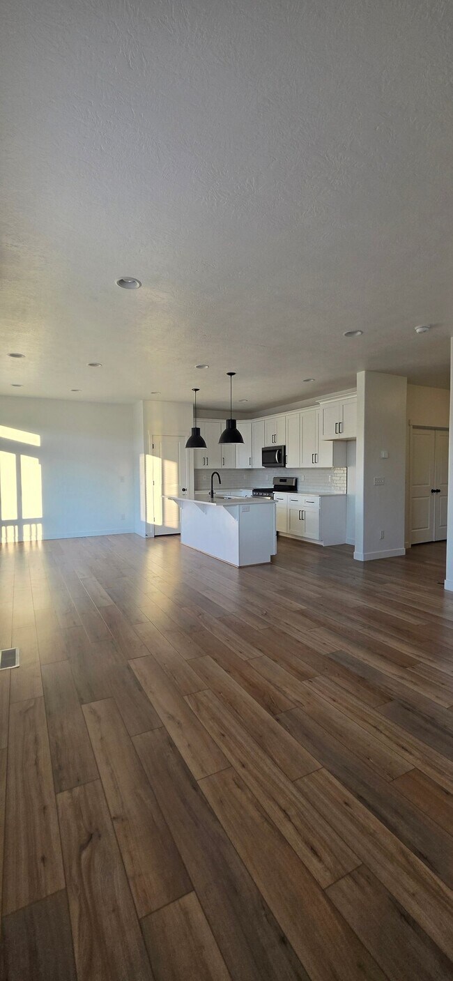 Foto del edificio - 4253 E Ctr Pt St