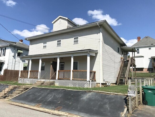 Building Photo - 738 Camden Pl
