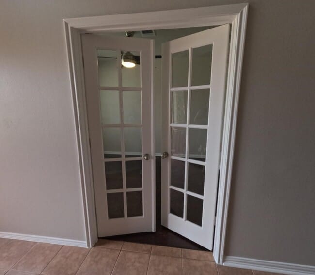 Foto del edificio - 2521 Saratoga Dr